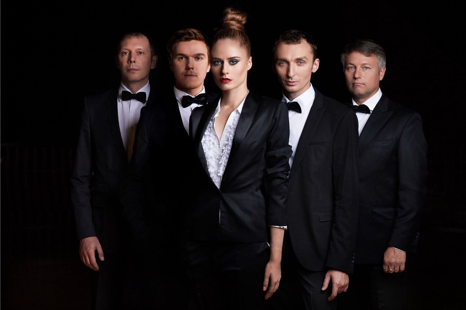 

Билеты на Elena et les Garçons: путешествие в рождественскую Европу на 7 языках (Radisson Collection)