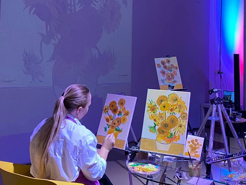 

Билеты на Татьяна Воробьёва. Мастер-класс по живописи «Подсолнухи» (Люмьер-Холл)