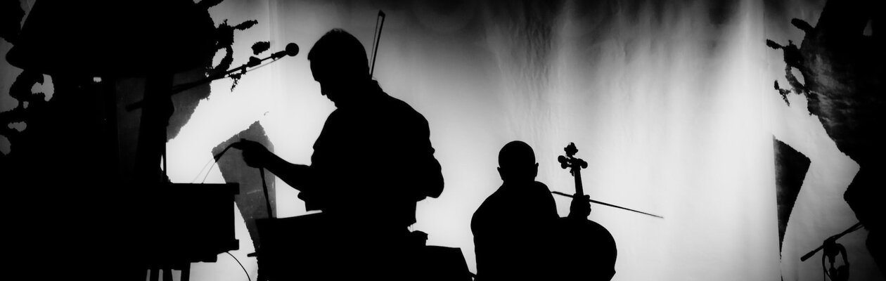 Atomic Cellos. Мировые рок-хиты на виолончелях при свечах в оранжерее