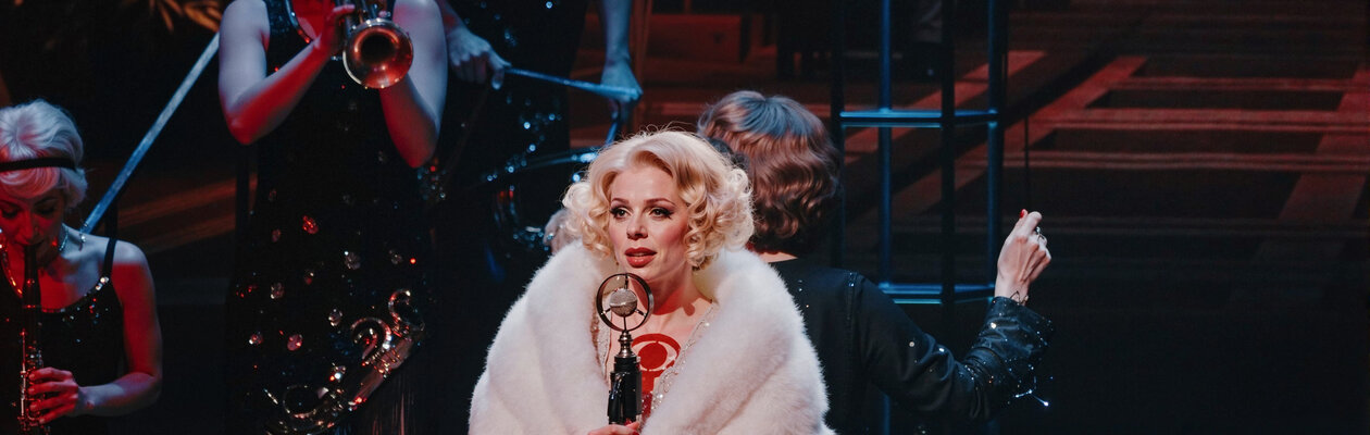 В джазе только девушки