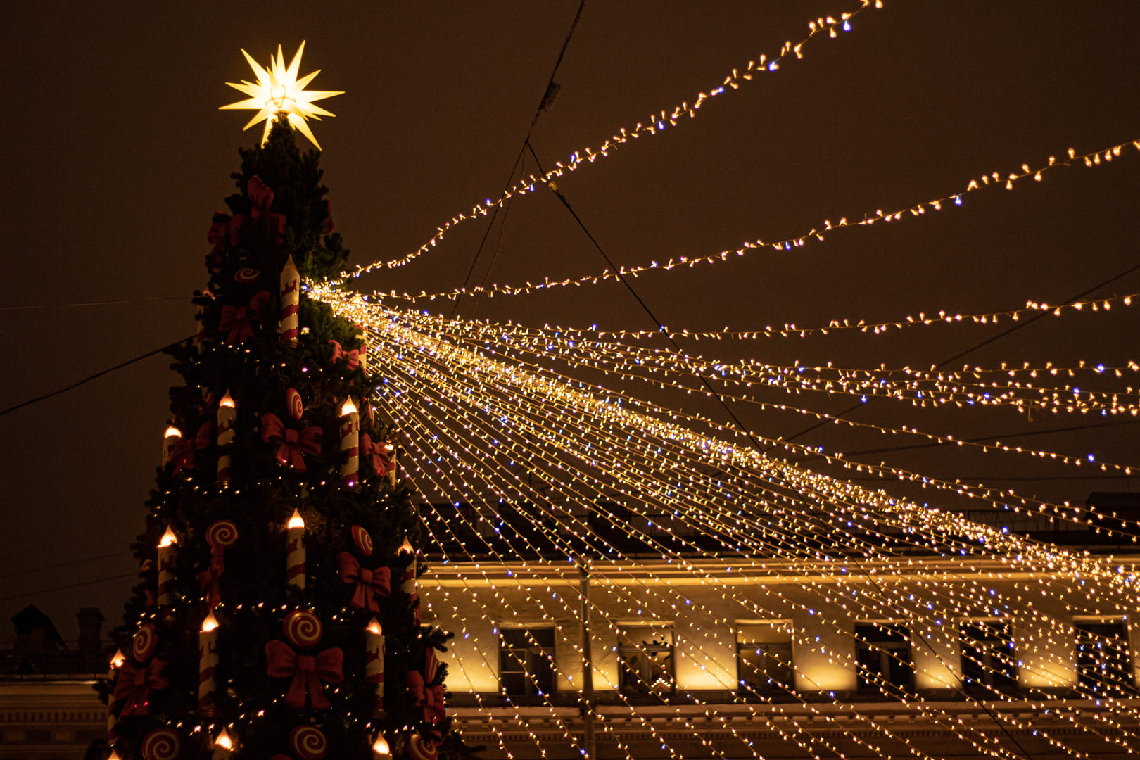 

Билеты на Новогодняя весёлая экскурсия по Петербургу: «2 в 1» с комиком и гидом (Площадь Восстания. Стоянка автобусов)