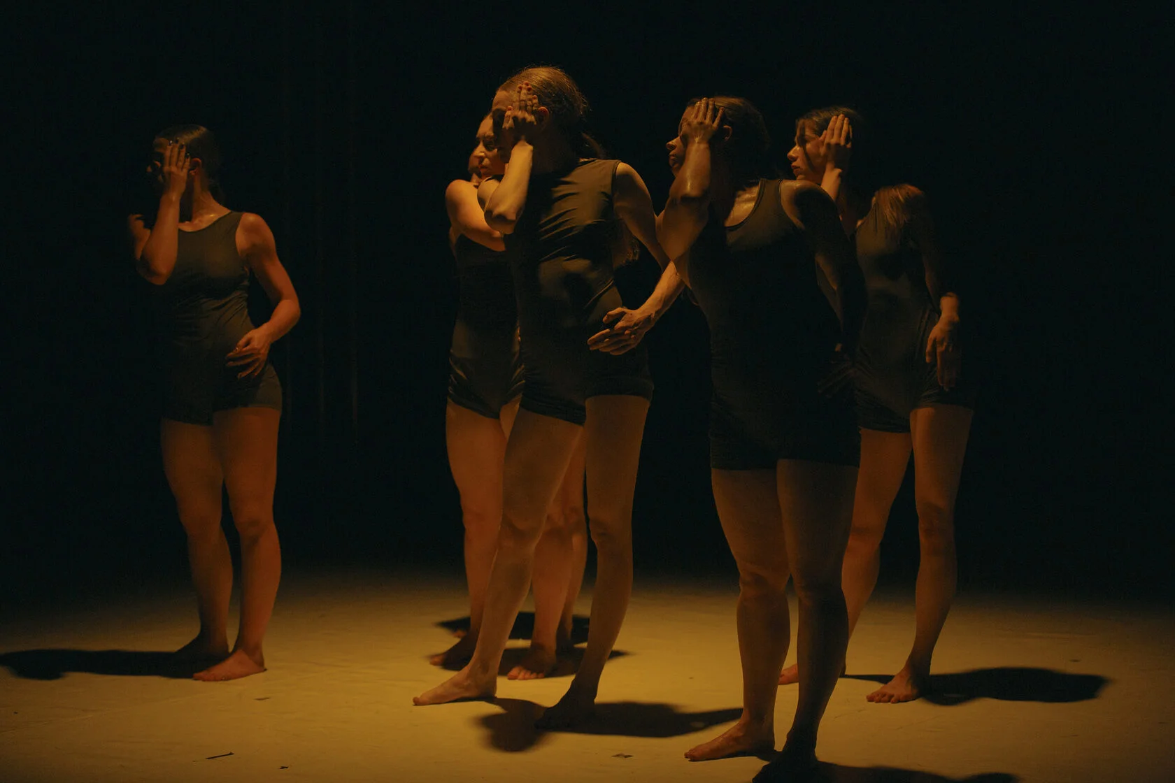 

Билеты на На жжёной земле (Third Place)