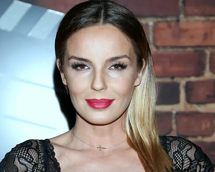 Жынысы: Екі жігіт әйелді шұлықпен сиғады