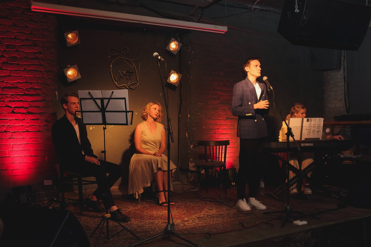 

Билеты на Всё начинается с любви... (Петрович)