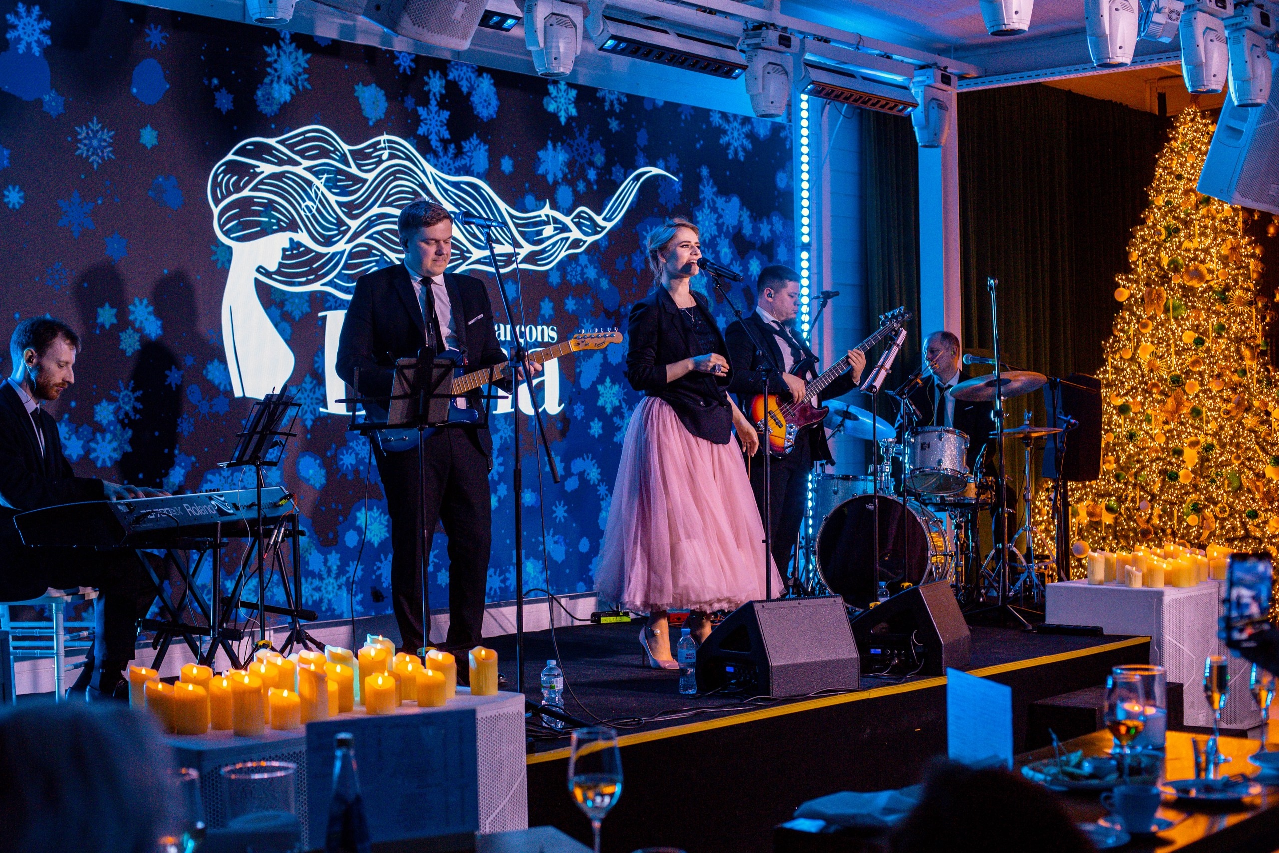 

Билеты на Elena et les Garçons. Рождественские истории из Парижа. Путешествие во Францию (Крым Terrace Moscow)