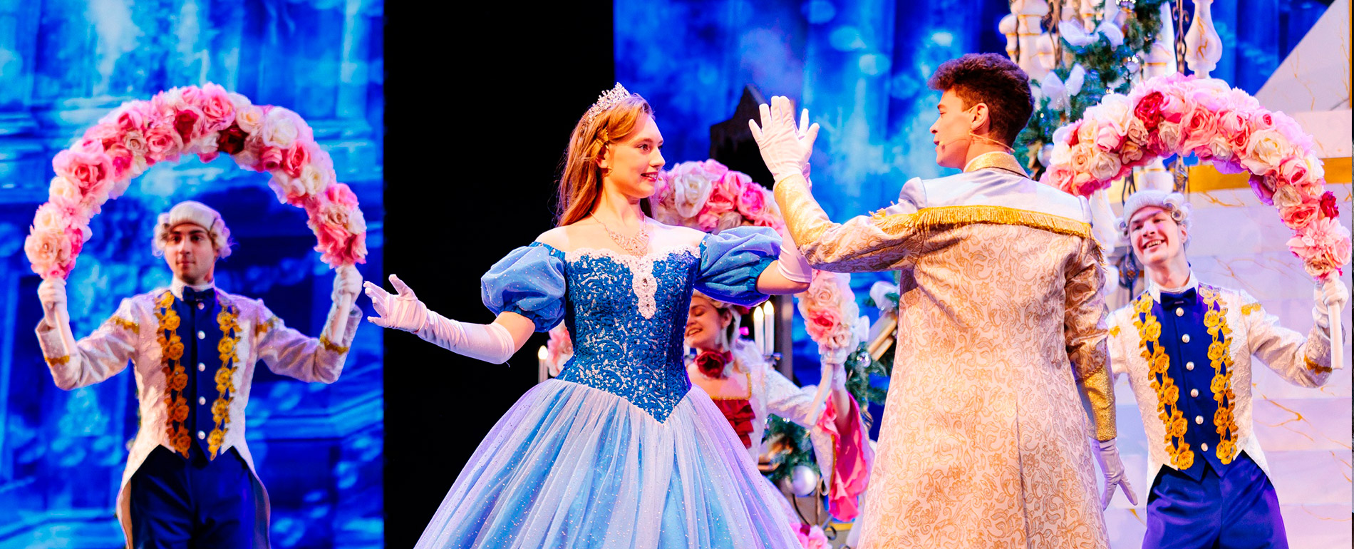 

Билеты на Золушка (Галёрка)