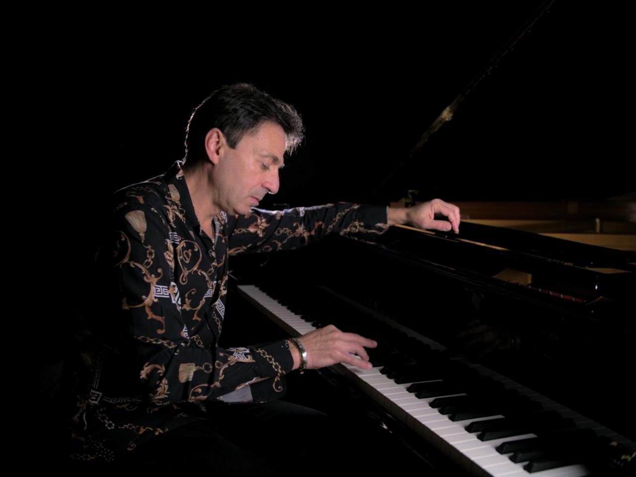 

Билеты на Федерико Мондельчи и Джанни Иорио (Филармония им. Шостаковича. Большой зал)