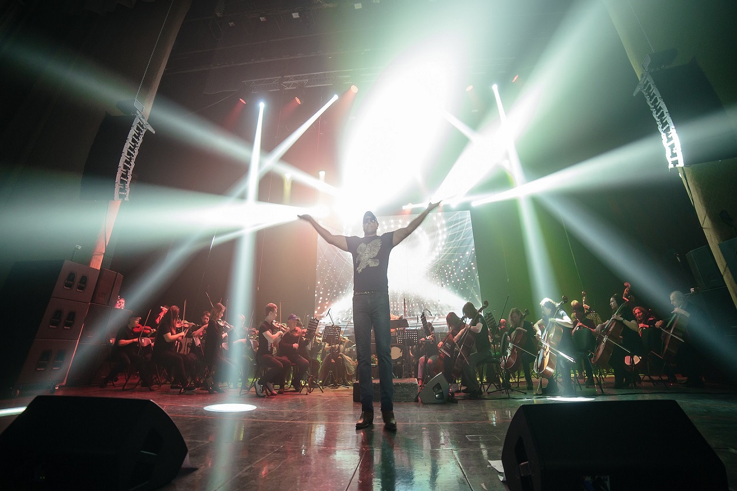 

Билеты на Дискохиты (Филармония)