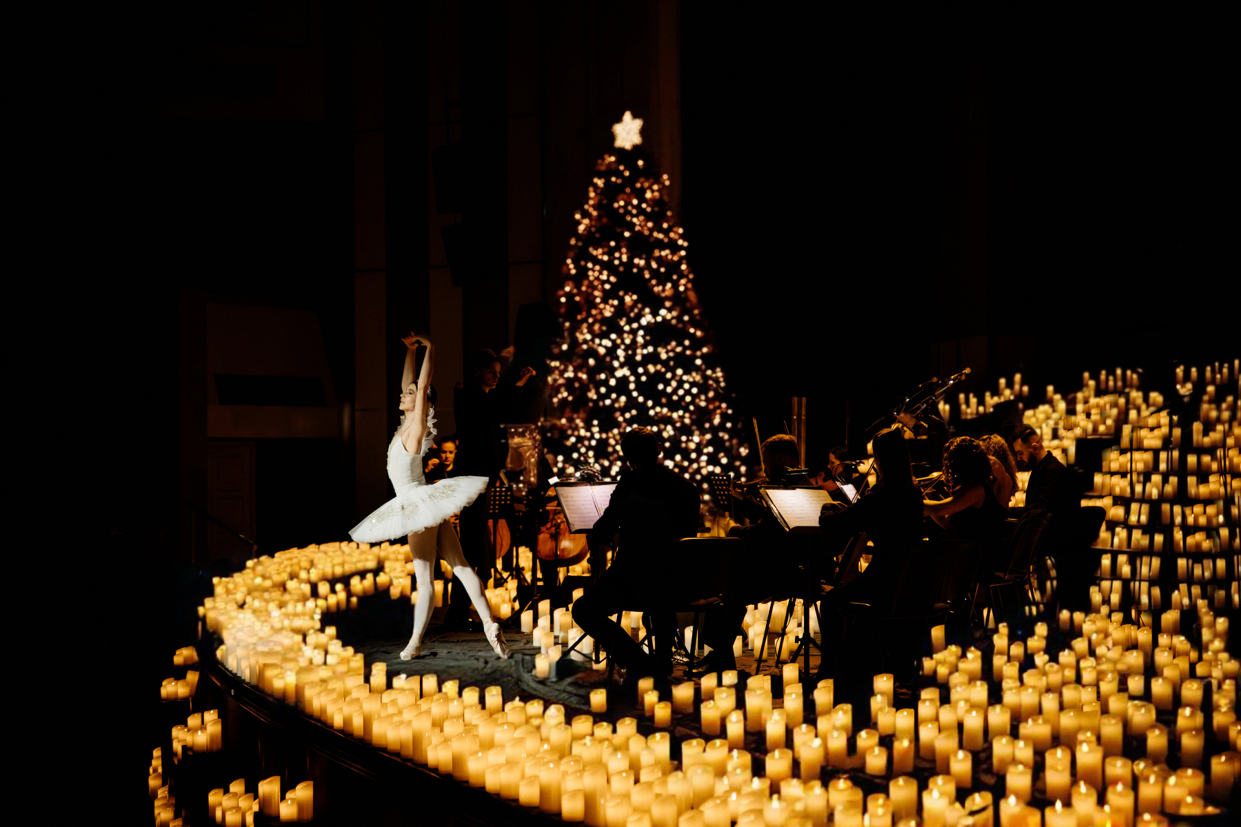 

Билеты на Волшебный свет Рождества. Lumisfera и 3000 свечей (ДК «Ростсельмаш»)