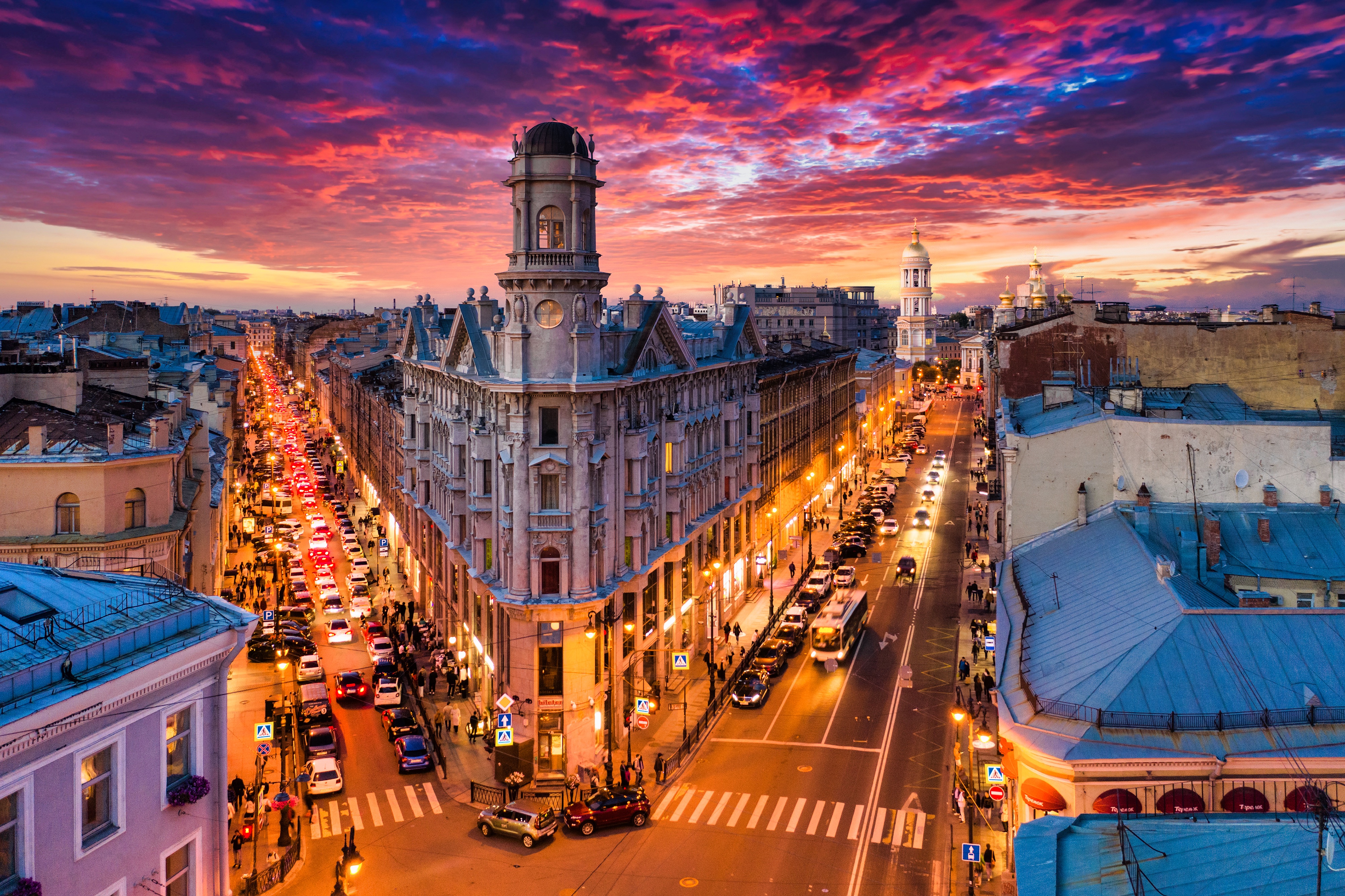 

Билеты на Дворы, парадные и коммуналка Довлатова — самая петербургская прогулка (Дворы + парадные + старинная квартира)