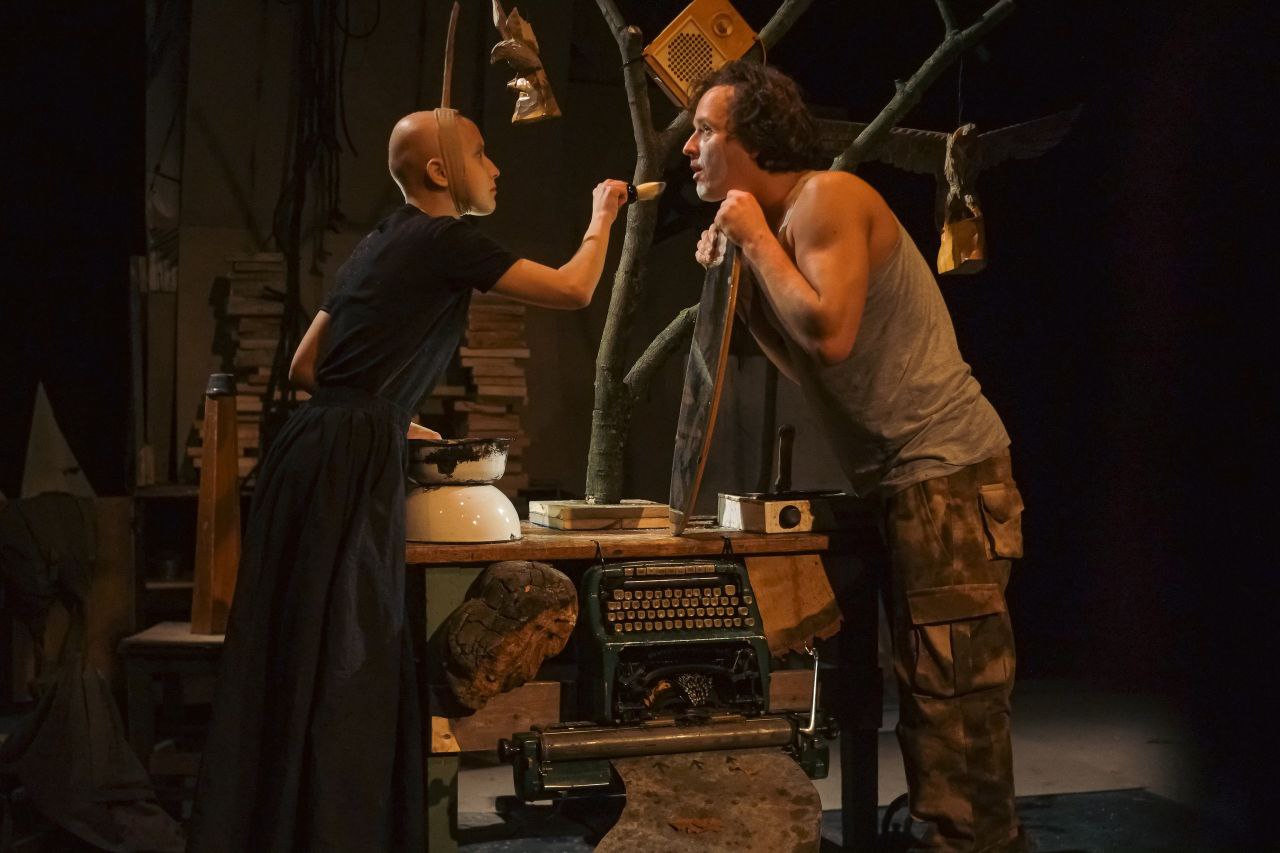 

Билеты на История коммунизма в рассказах для душевнобольных (Узел)