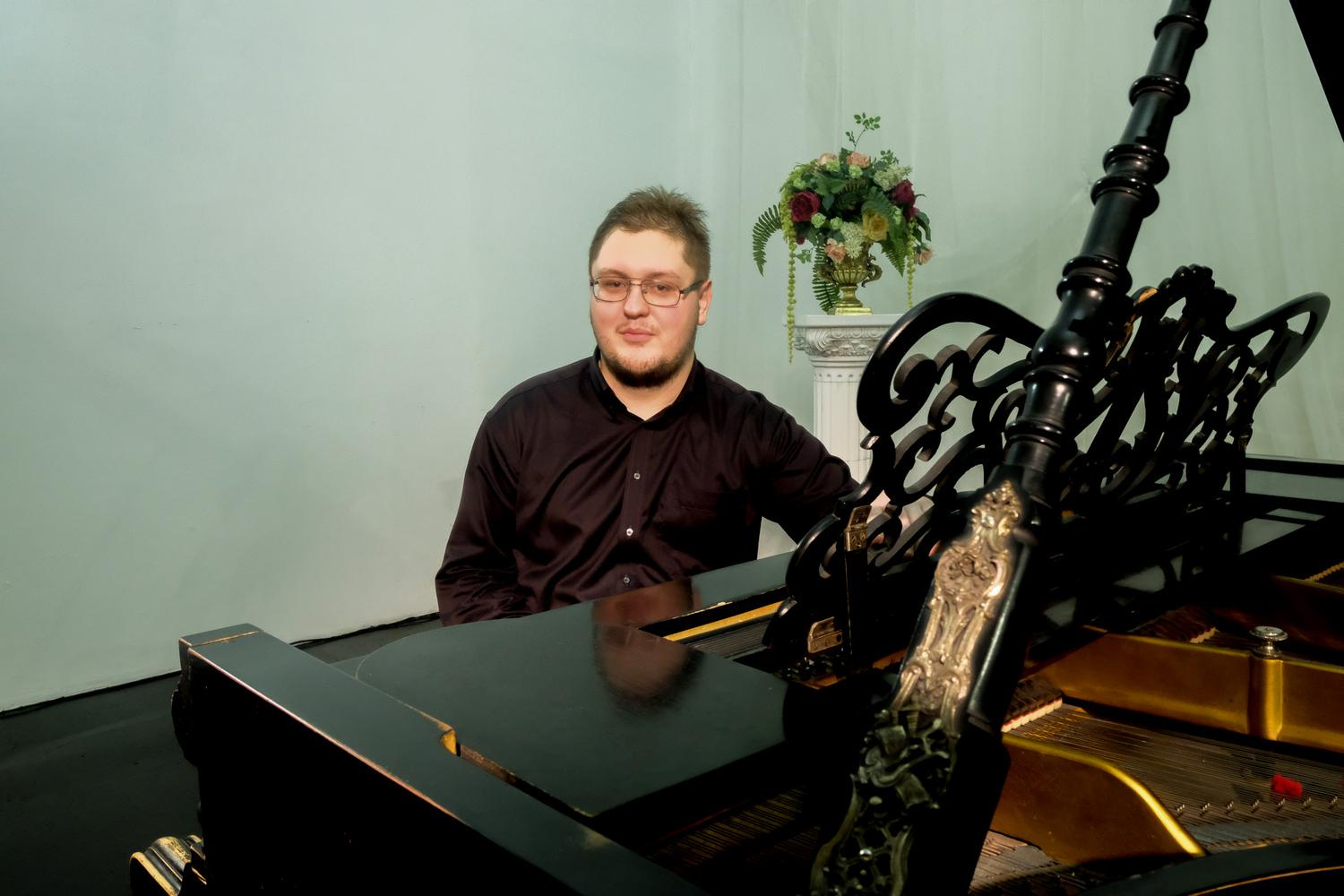 

Билеты на Антон Самсонов. Мистер до-диез минор (Дом Шрёдера)