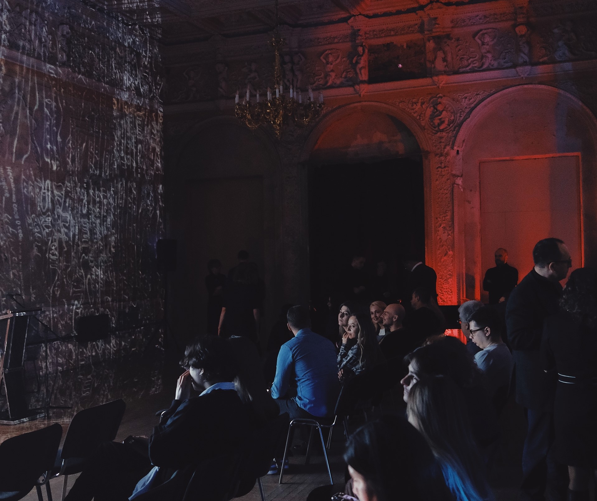 

Билеты на От «Одного дома» до «Гарри Поттера»: каким было рождественское кино нашего детства, и что с ним происходит сейчас (Third Place)