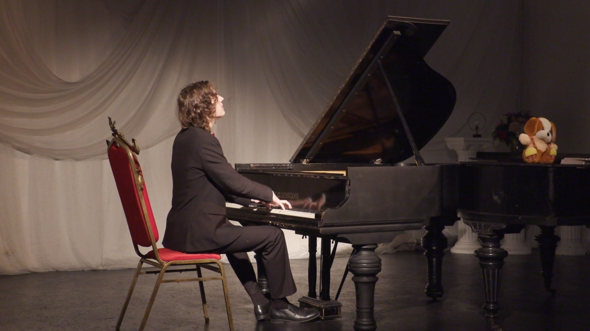 

Билеты на Максим Чекмарёв + экскурсия в особняк Шрёдера (Дом Шрёдера)