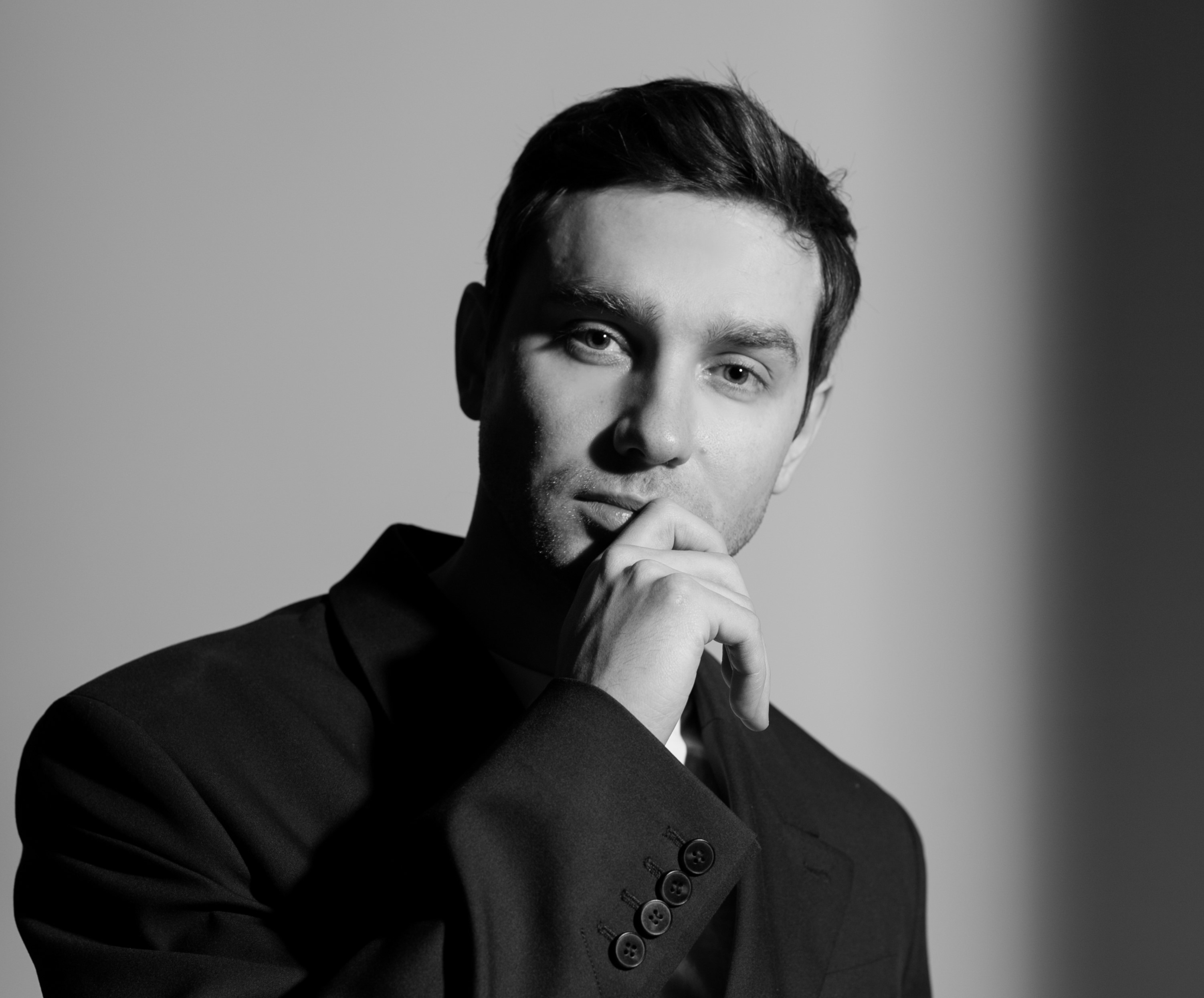 

Билеты на Поэтический квартирник Ильи Ильиных (Рассвет)