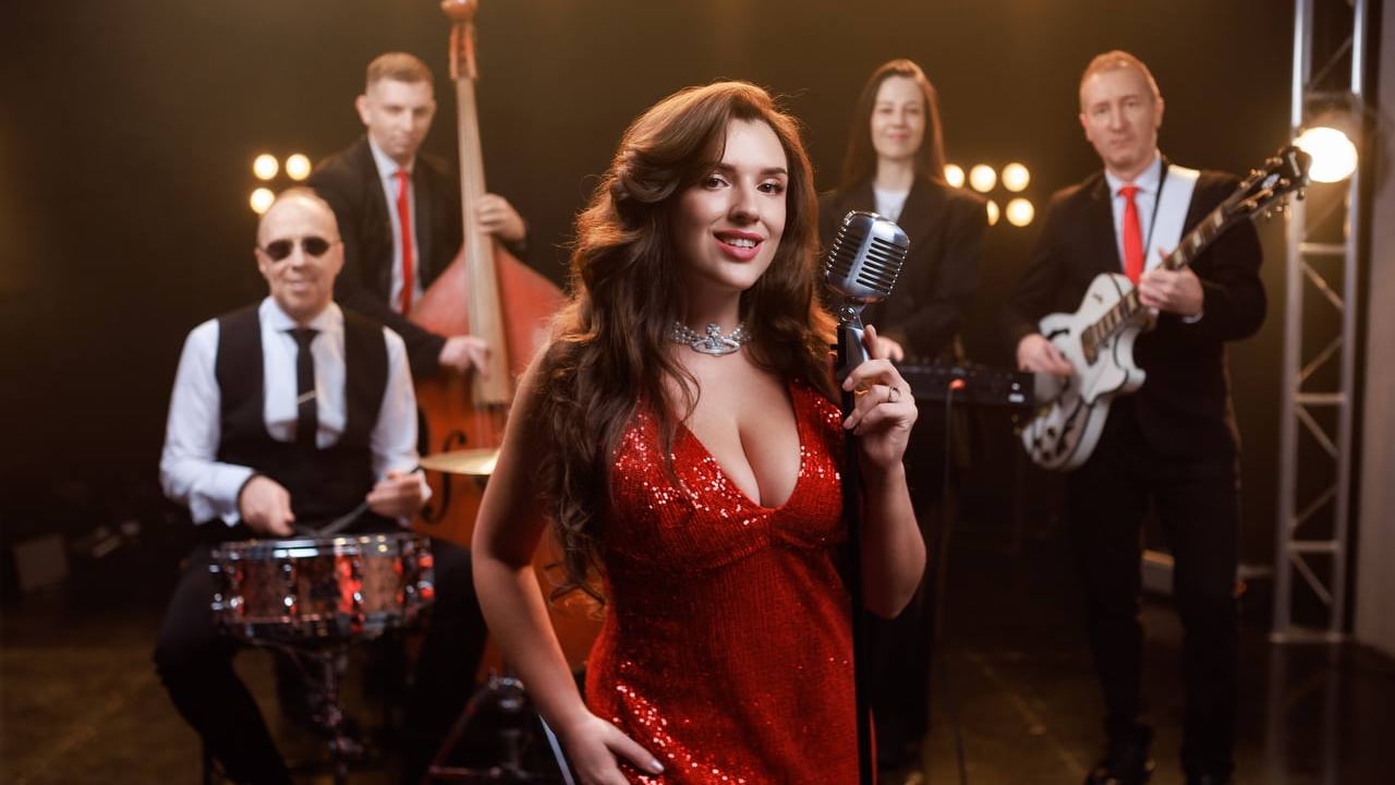 

Билеты на Rock-in-jazz. Анастасия Катаева & MangarovBand (Эссе)