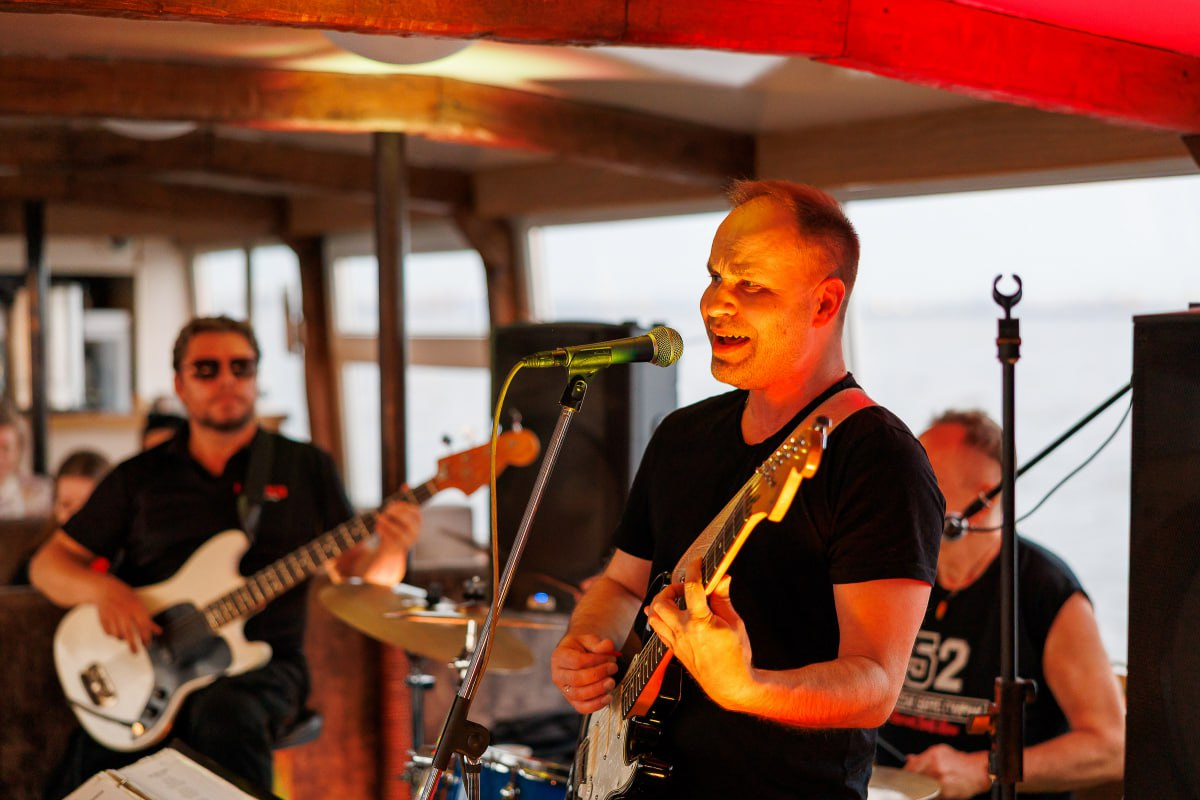 

Билеты на Концерт на закате. Золотые часы на Неве и в заливе (Теплоход «Акватория звука»)