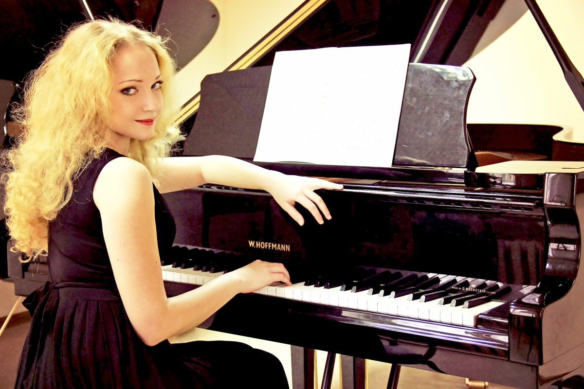 

Билеты на Салоны с историей: Нувеллистъ № 8. Докъ: царский и советский паспорт, документы 19 века (Музей ностальгии)