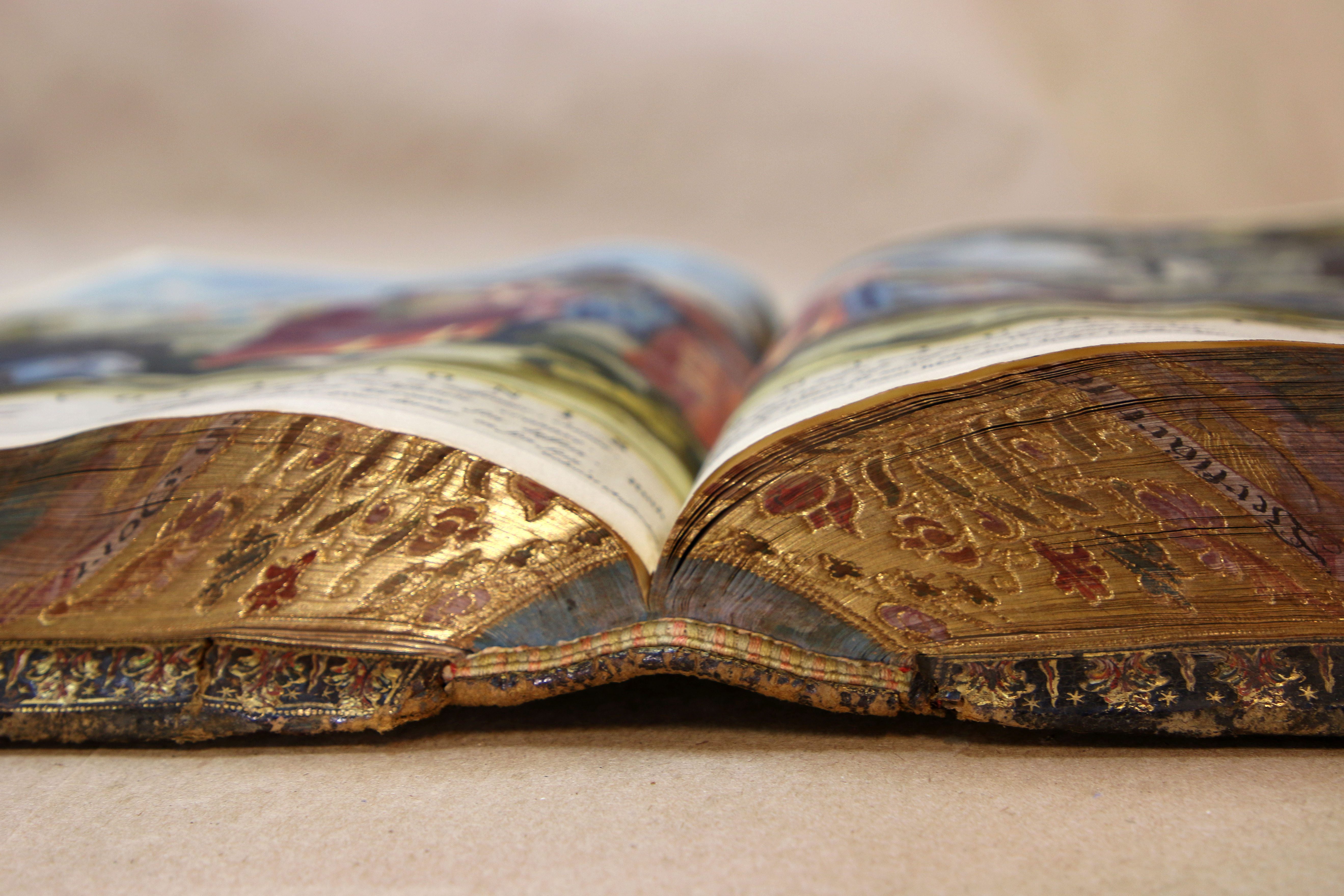 

Билеты на Золотой фонд (Российская государственная библиотека)