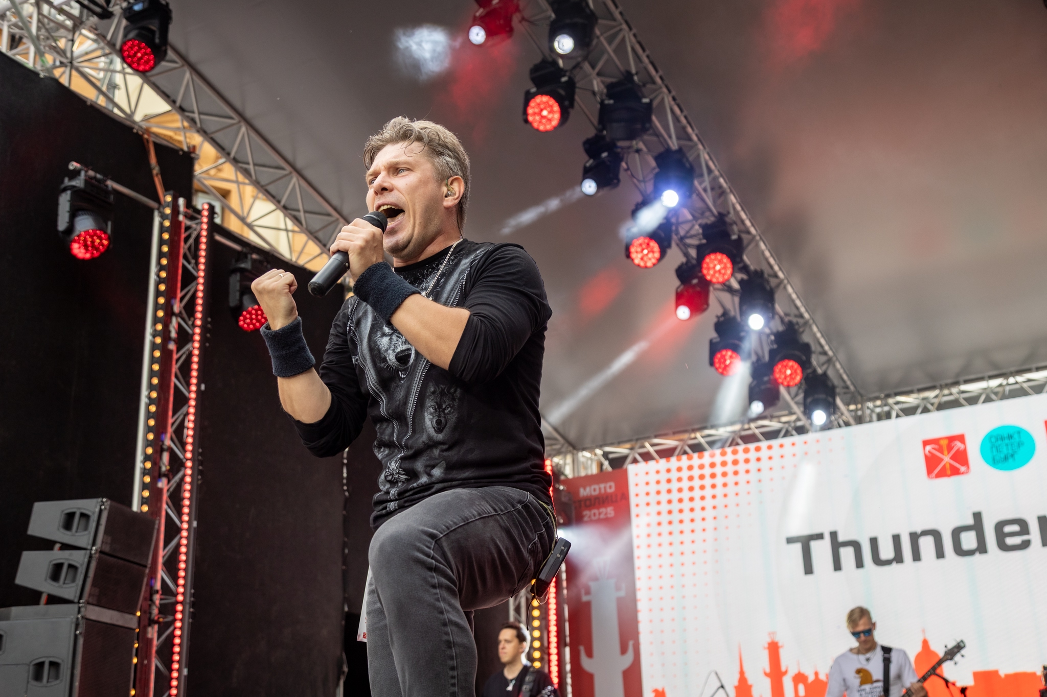 

Билеты на День Защитника Отечества — Thunder Voice (The Right Place)