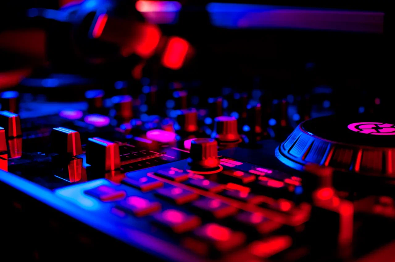 Афиша: Crystal Castles Night в Санкт-Петербурге 4 июля 2026