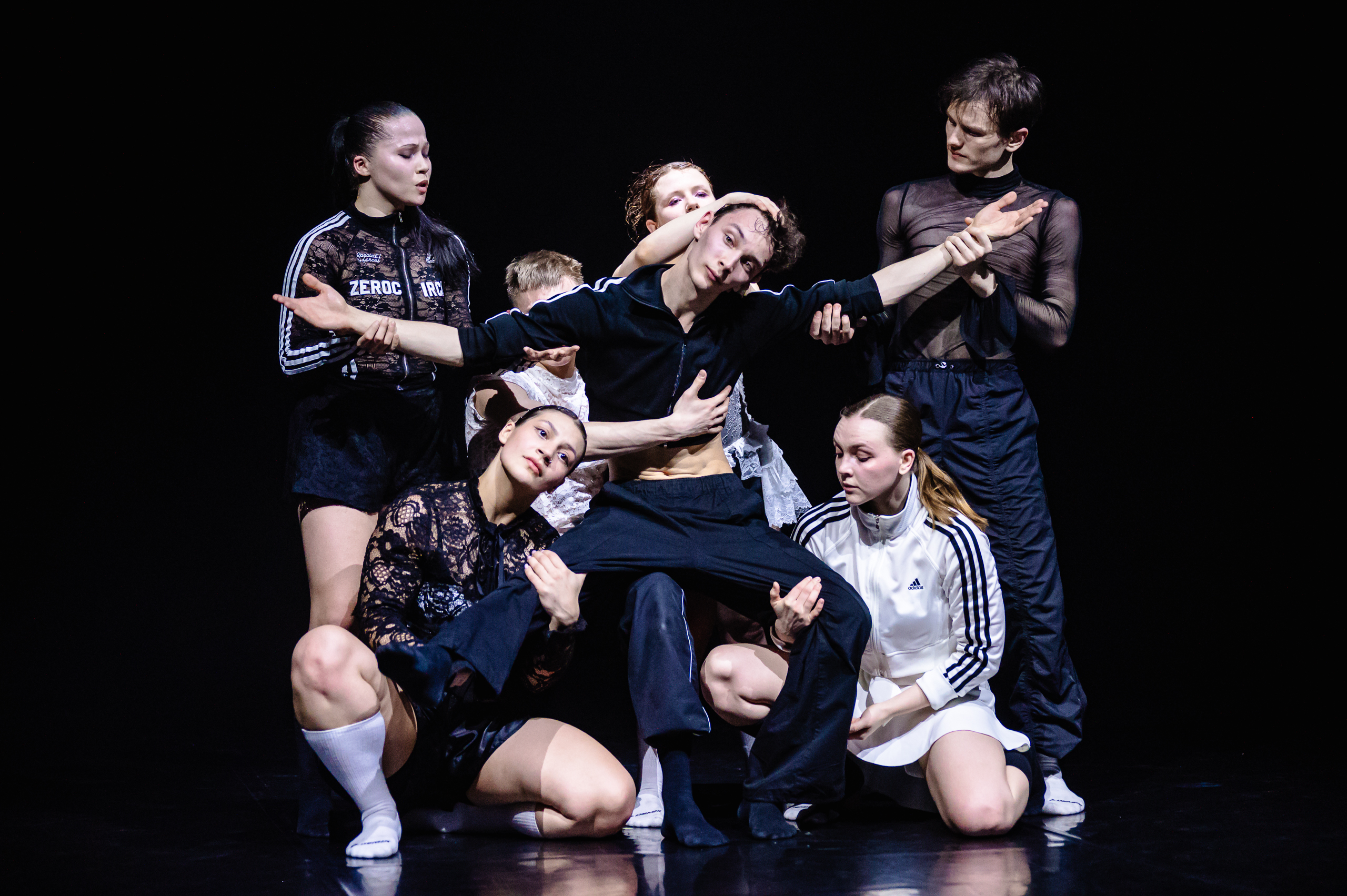 Афиша: Растворяюсь.растворяюсь. Прокрастинаторы и эскаписты в Екатеринбурге 17 мая 2026