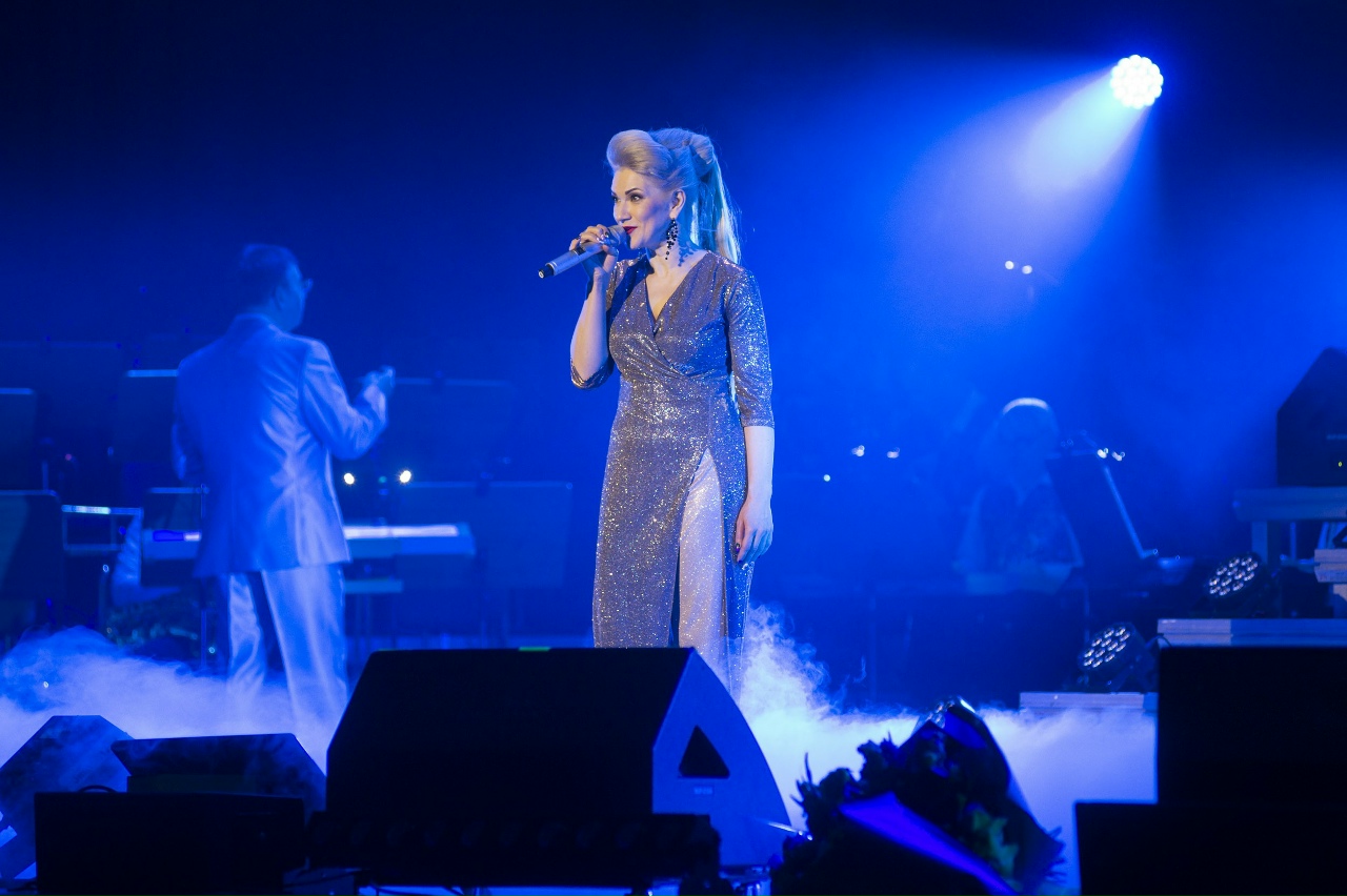 

Билеты на Предновогодний микс с Анной Шинковой. Музыка и тайна (Филармония. Концертный зал)