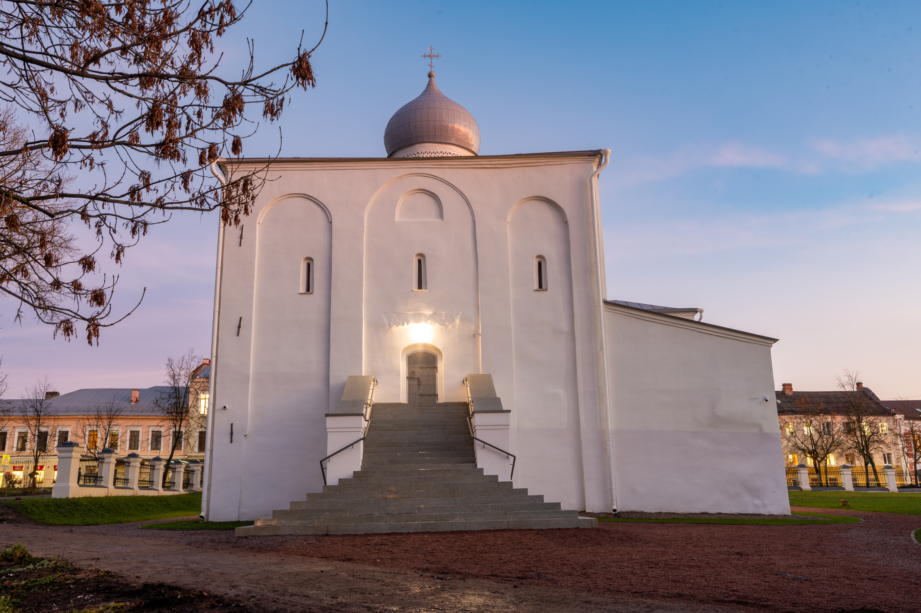 

Билеты на Фототурами Великого Новгорода (Церковь Успения на Торгу)