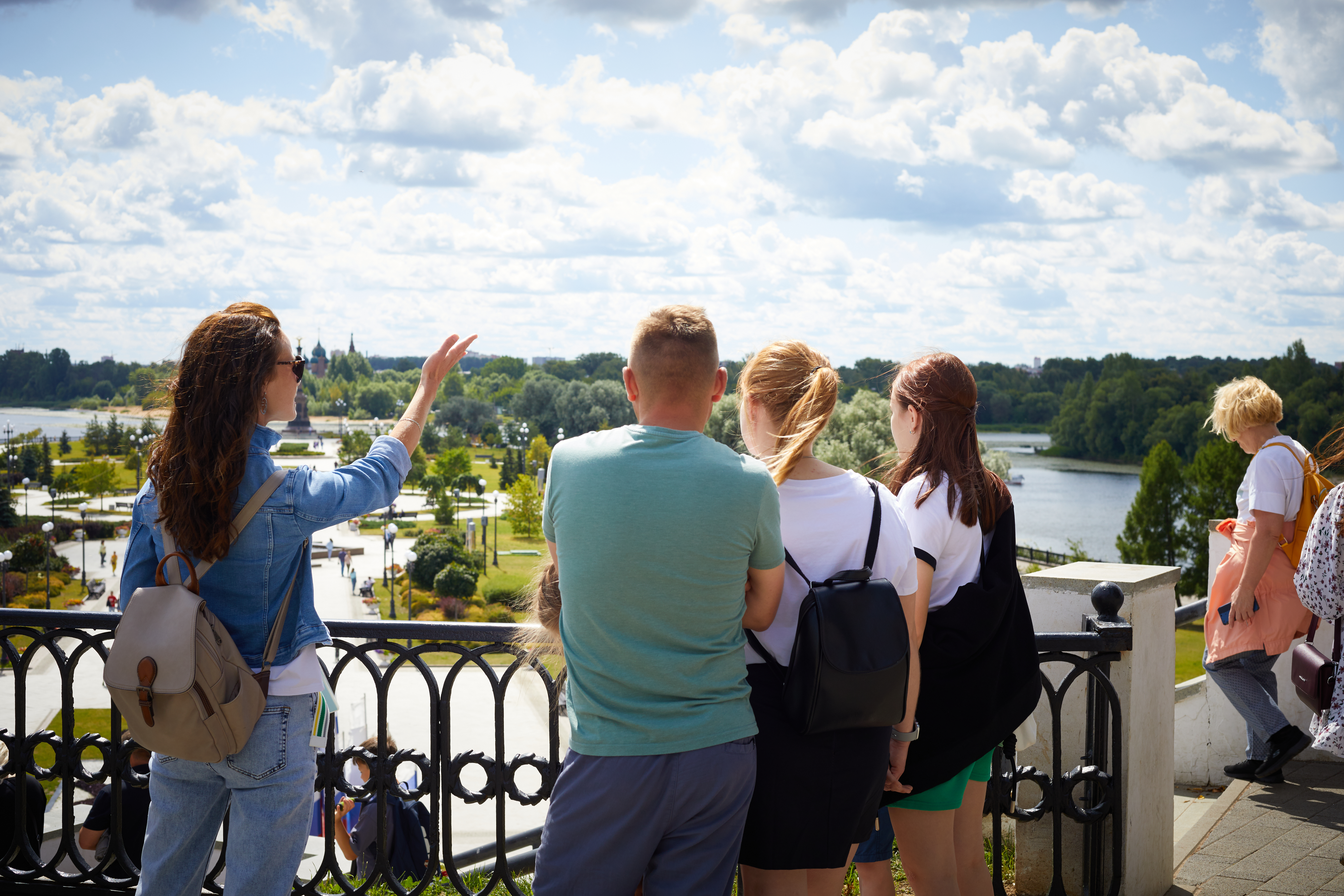 

Билеты на Экспресс-прогулка по Ярославлю (Экспресс-свидание с Ярославлем: основные достопримечательности за 1,5 часа!)