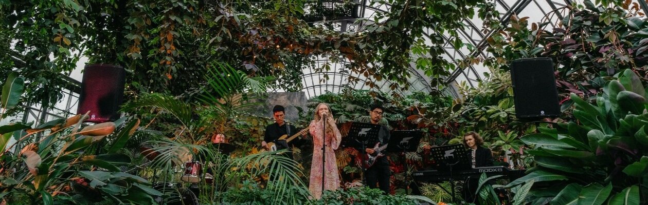 Музыка в оранжерее Таврического сада