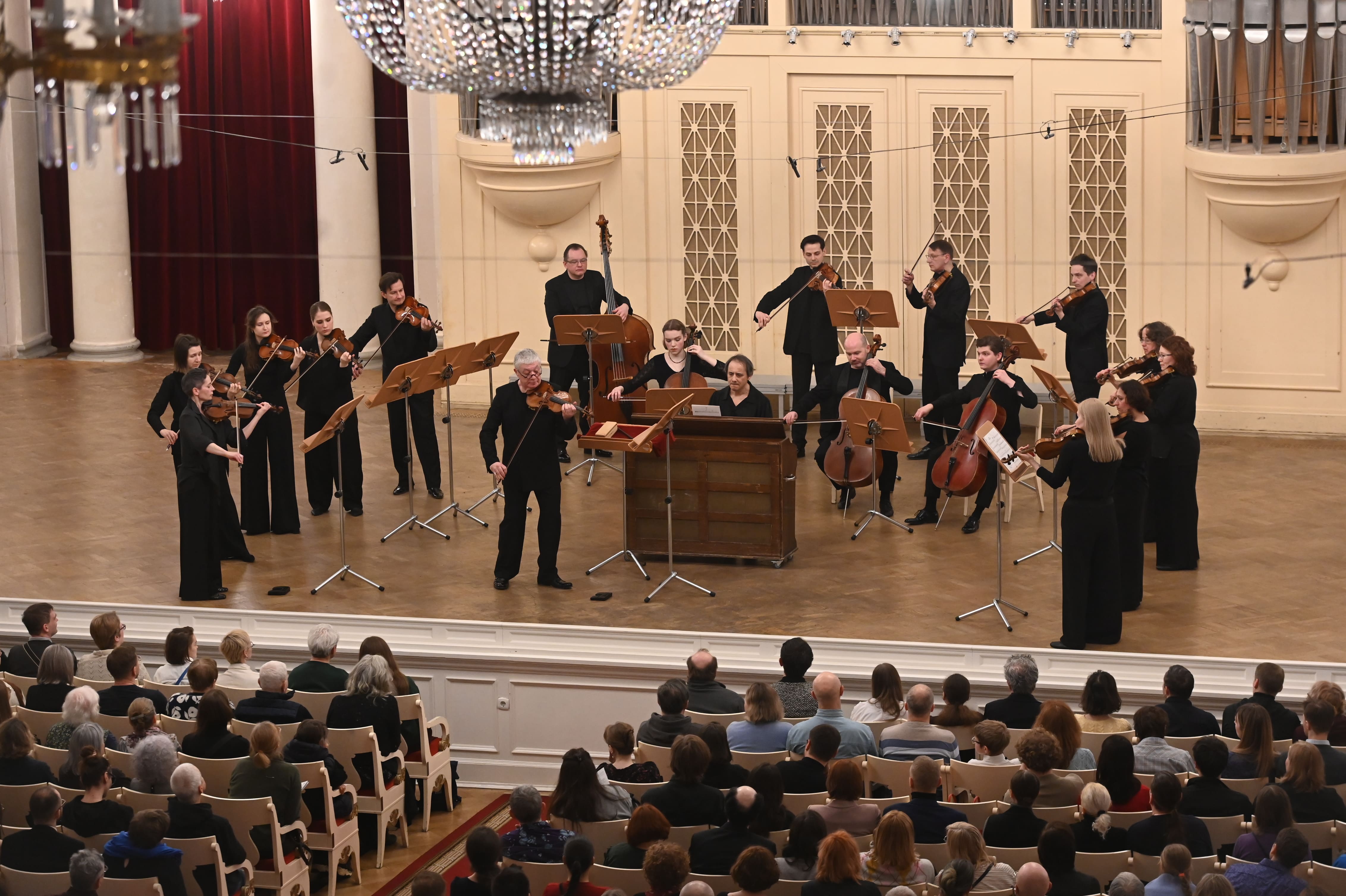 Афиша: Камерный оркестр «Дивертисмент»: Времена года. Ламповый концерт в Санкте-Петербург 16 апреля 2026