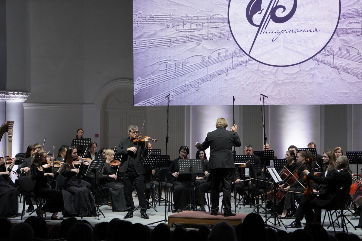 

Билеты на Легендарные рок-хиты (Филармония)