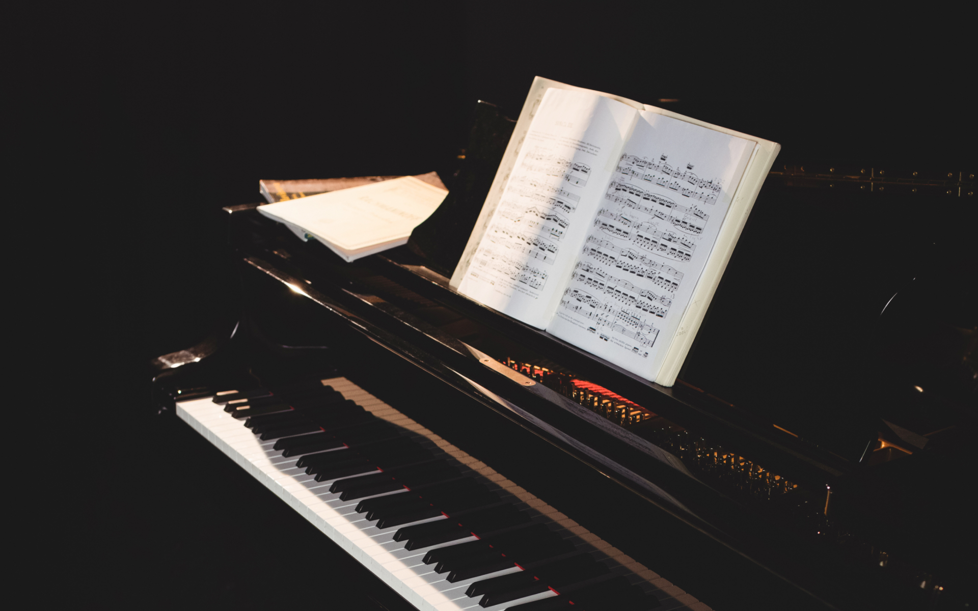 Афиша: Цикл «Музыкальные четверги с Московской консерваторией». Вечер фортепианной музыки в Москве 16 апреля 2026