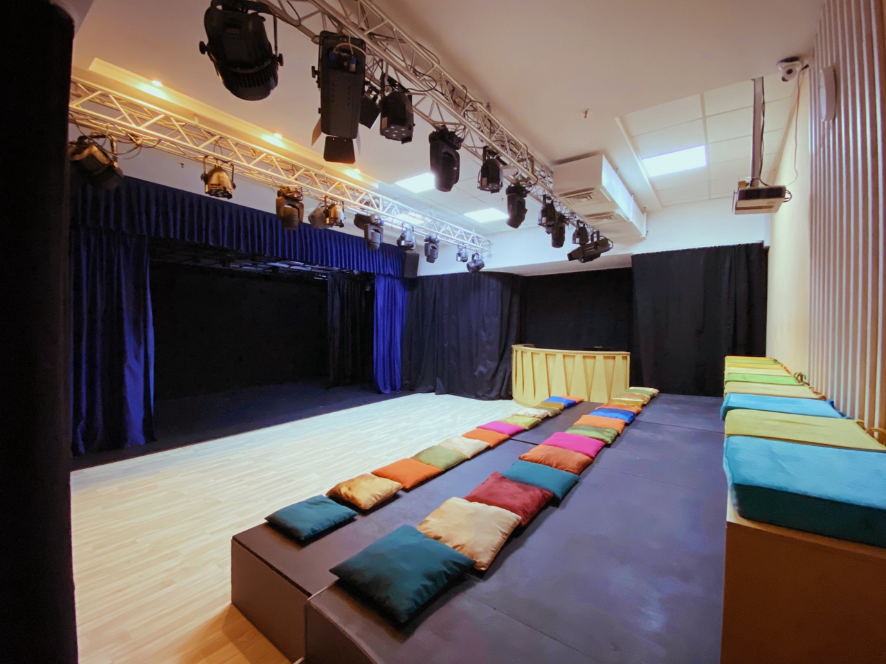 

Билеты на Гуси-лебеди (Кот Вильям)