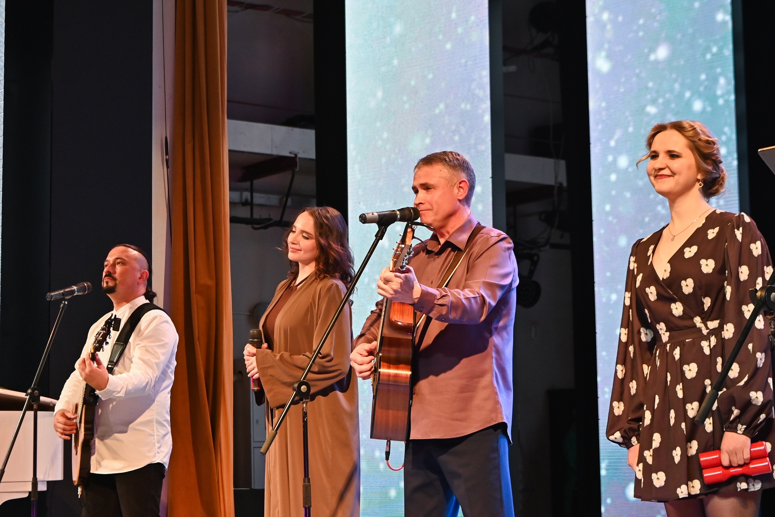 

Билеты на Это всё моё, родное (Драматический театр)