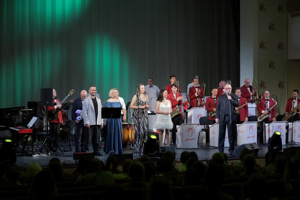 Оркестр им. Назаретова. Любите женщин!