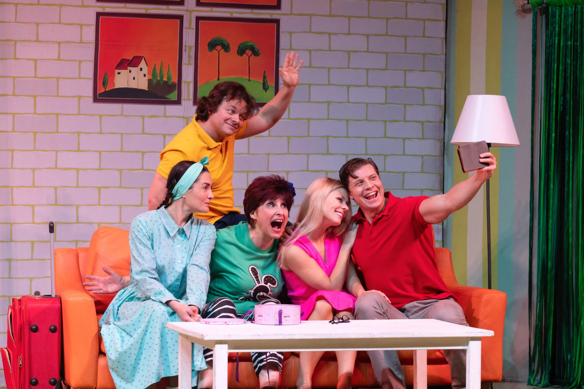 

Билеты на Два мужа по цене одного