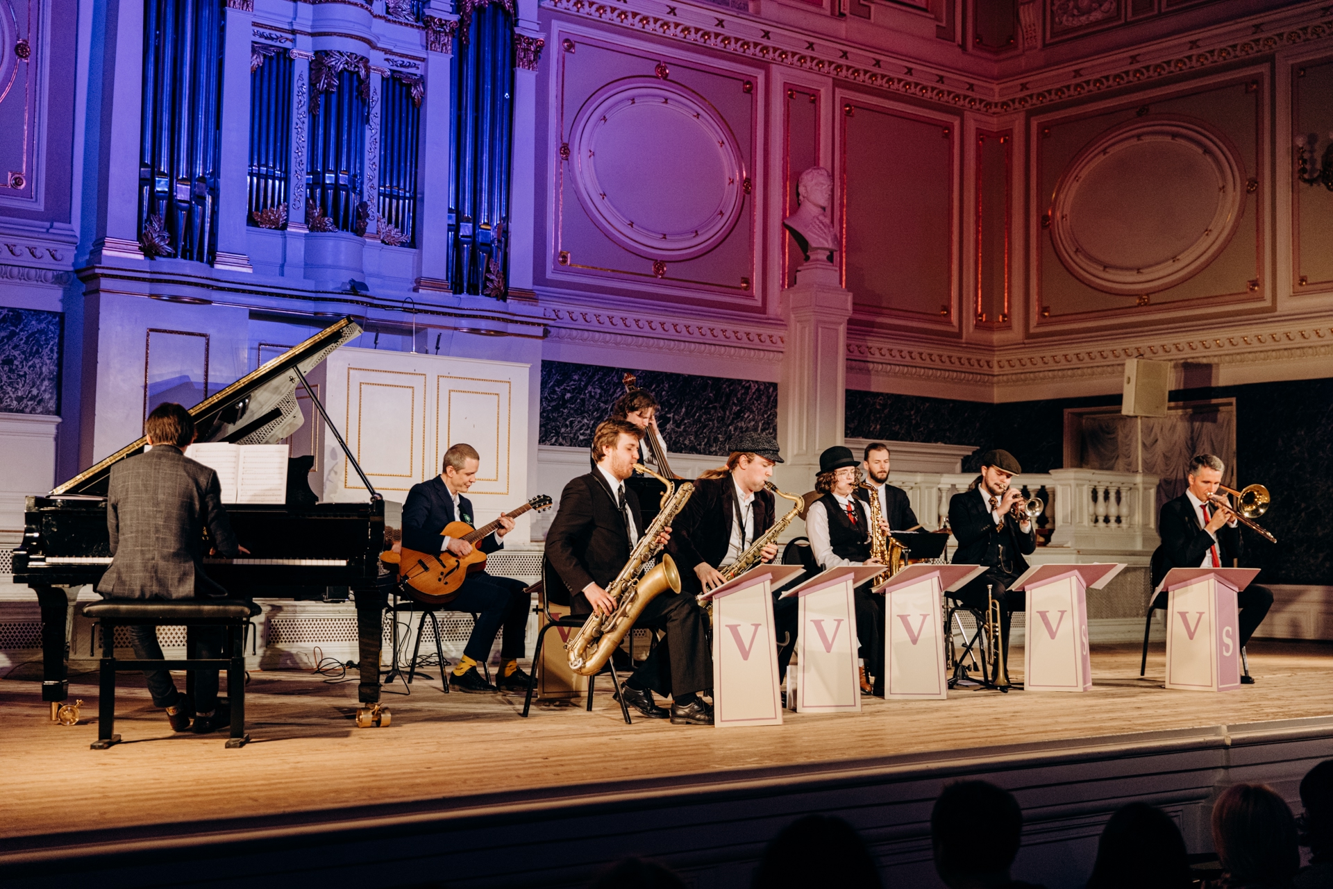 

Билеты на Праздничный концерт Симфонического оркестра Капеллы (Капелла)