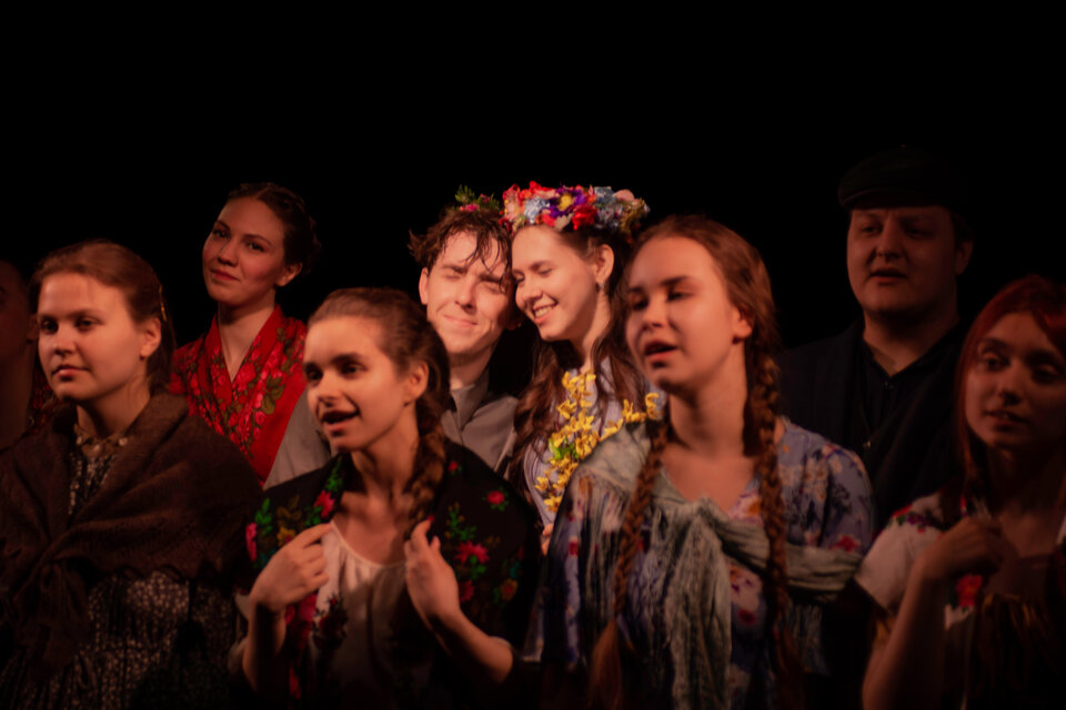 Дом окнами в поле