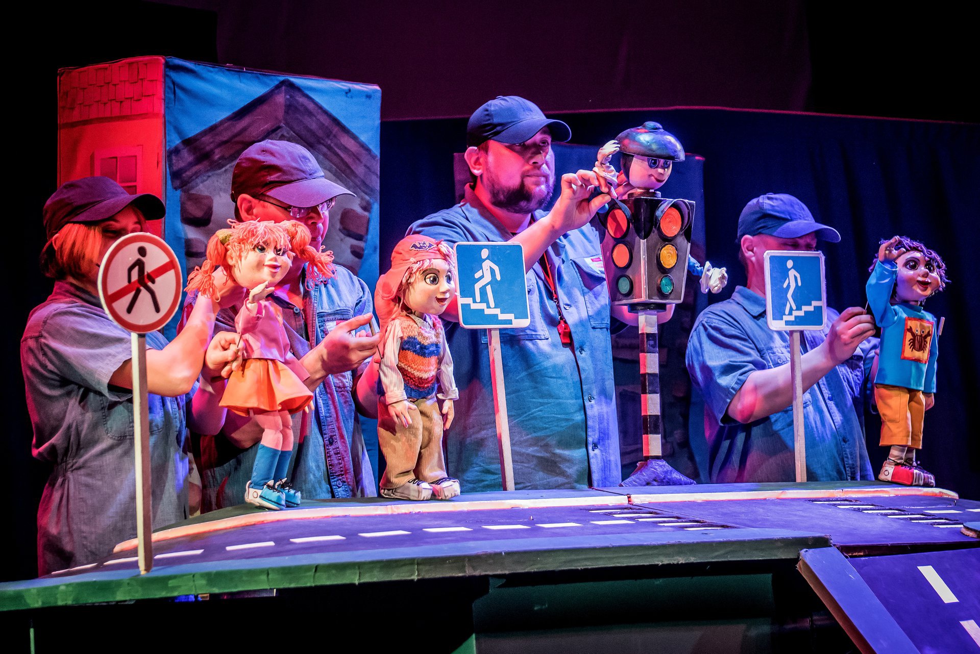 

Билеты на Светофор-волшебник (Областной театр кукол)