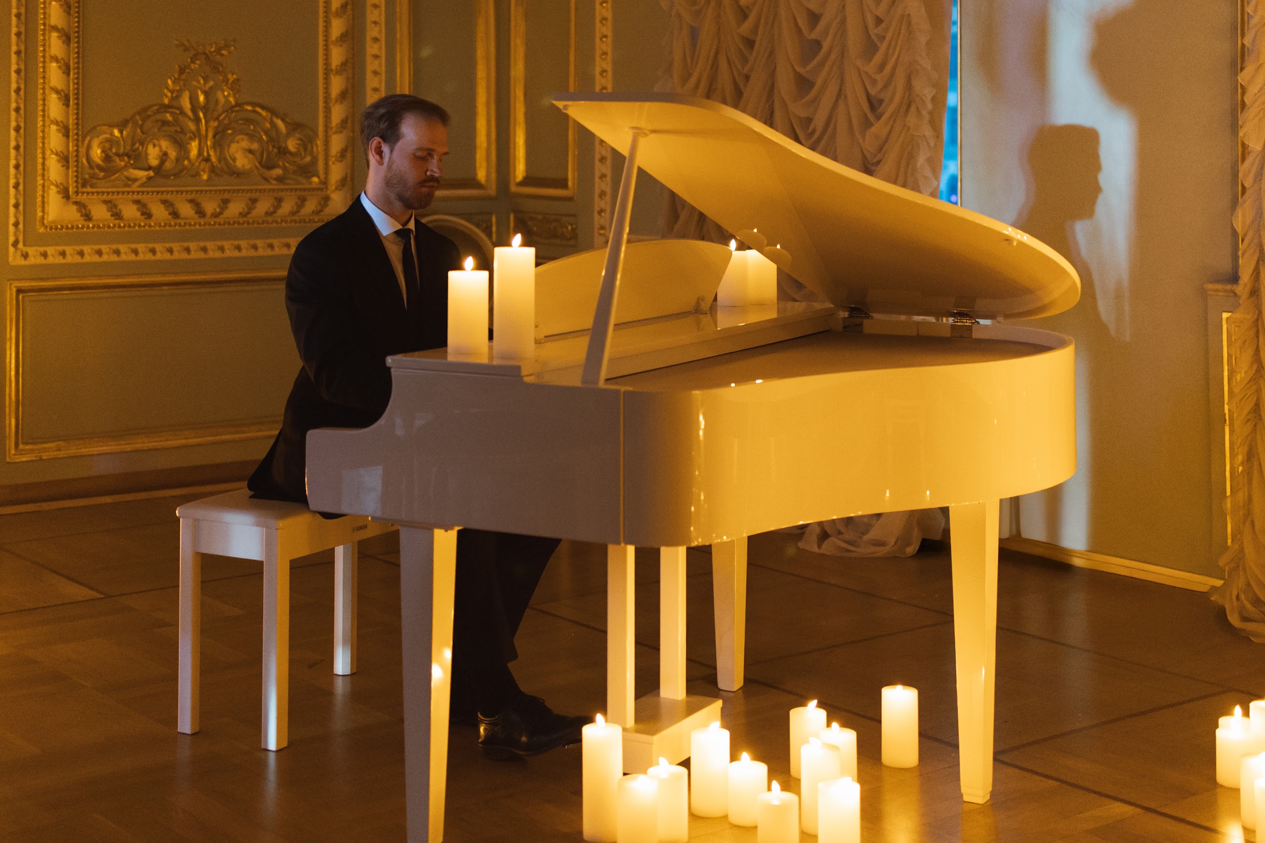 

Билеты на Магия свечей. Новогодние саундтреки: «Гарри Поттер», «Один дома» и не только (Особняк Серебрякова)