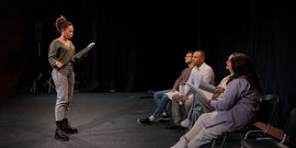 Шла Саша по шоссе