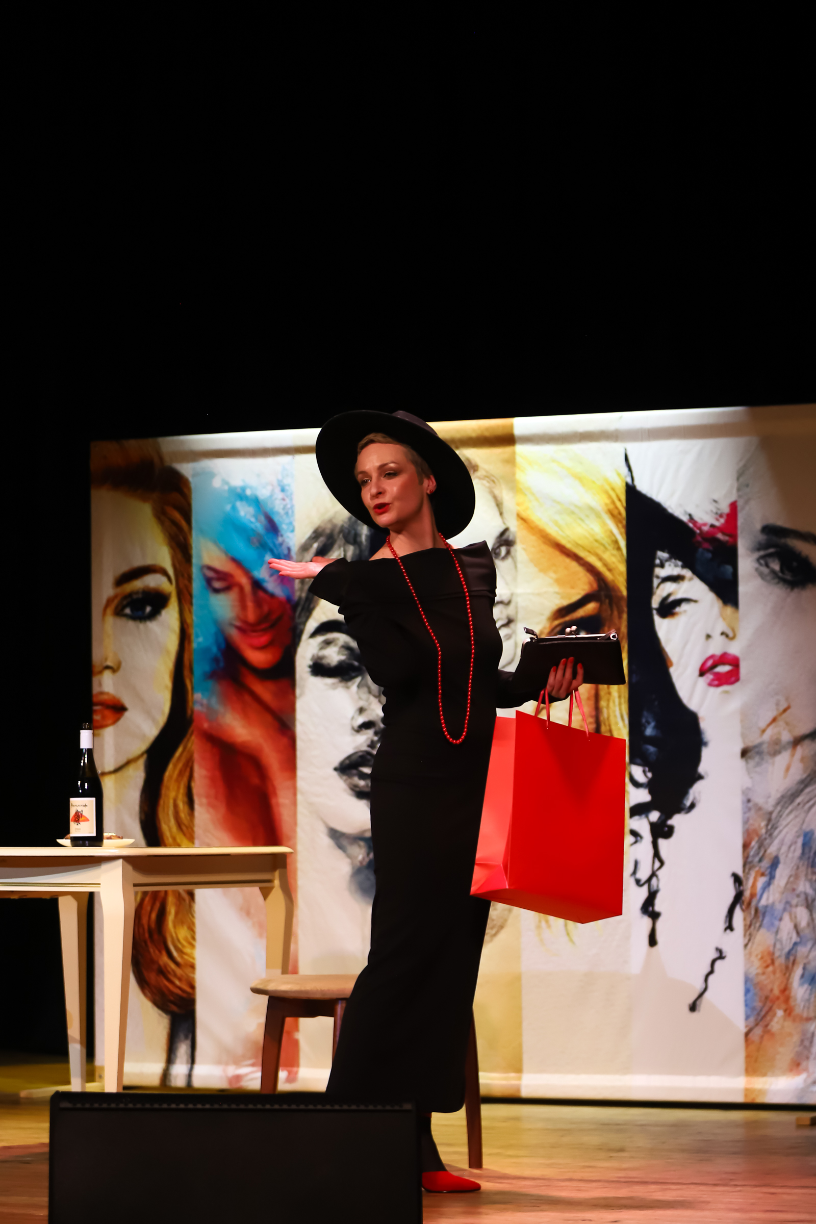 

Билеты на Монолог женщины (ЛаКруассан)