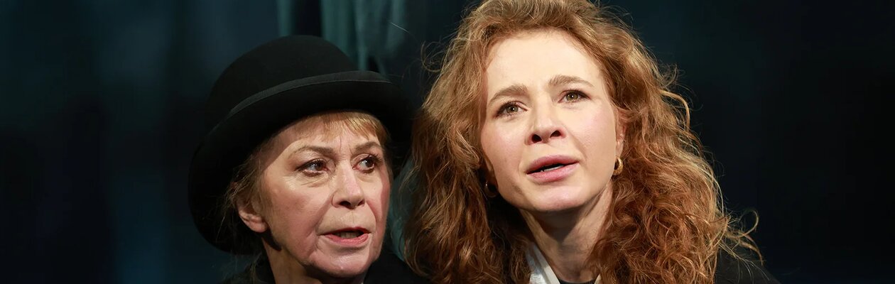 Две дамочки в сторону севера