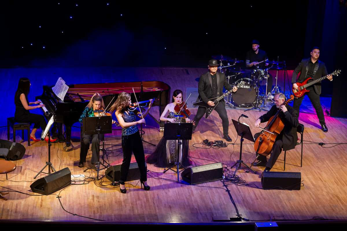 Афиша: Глория. Времена года в Хабаровске 12 мая 2026