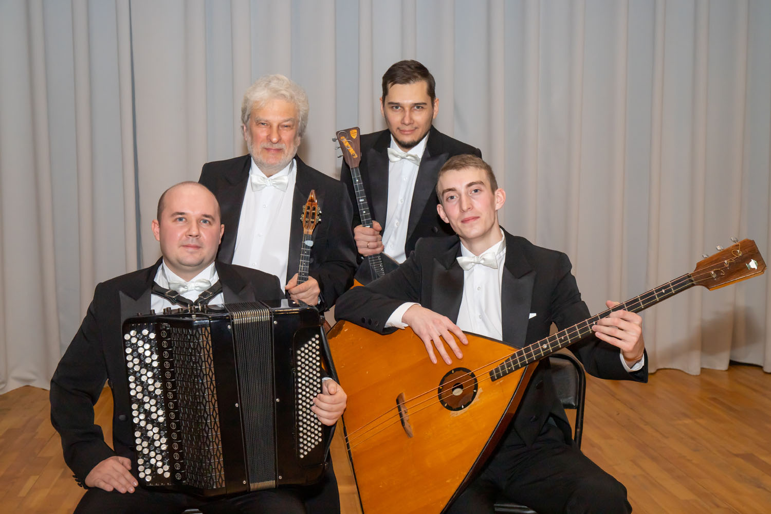 

Билеты на Новогодний огонёк (Уральский центр народного искусства)