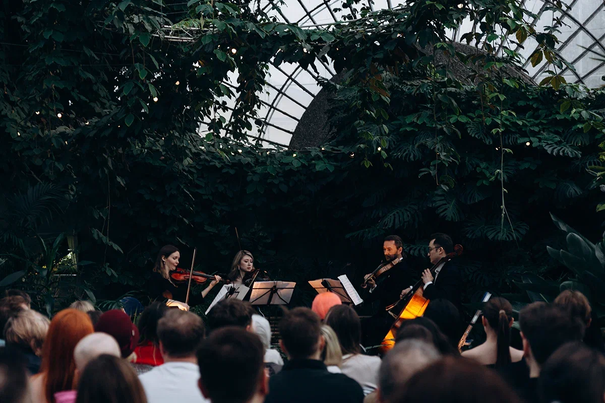 

Билеты на Магия свечей. От Вивальди до Эйнауди при свечах в оранжерее (Оранжерея Таврического сада)