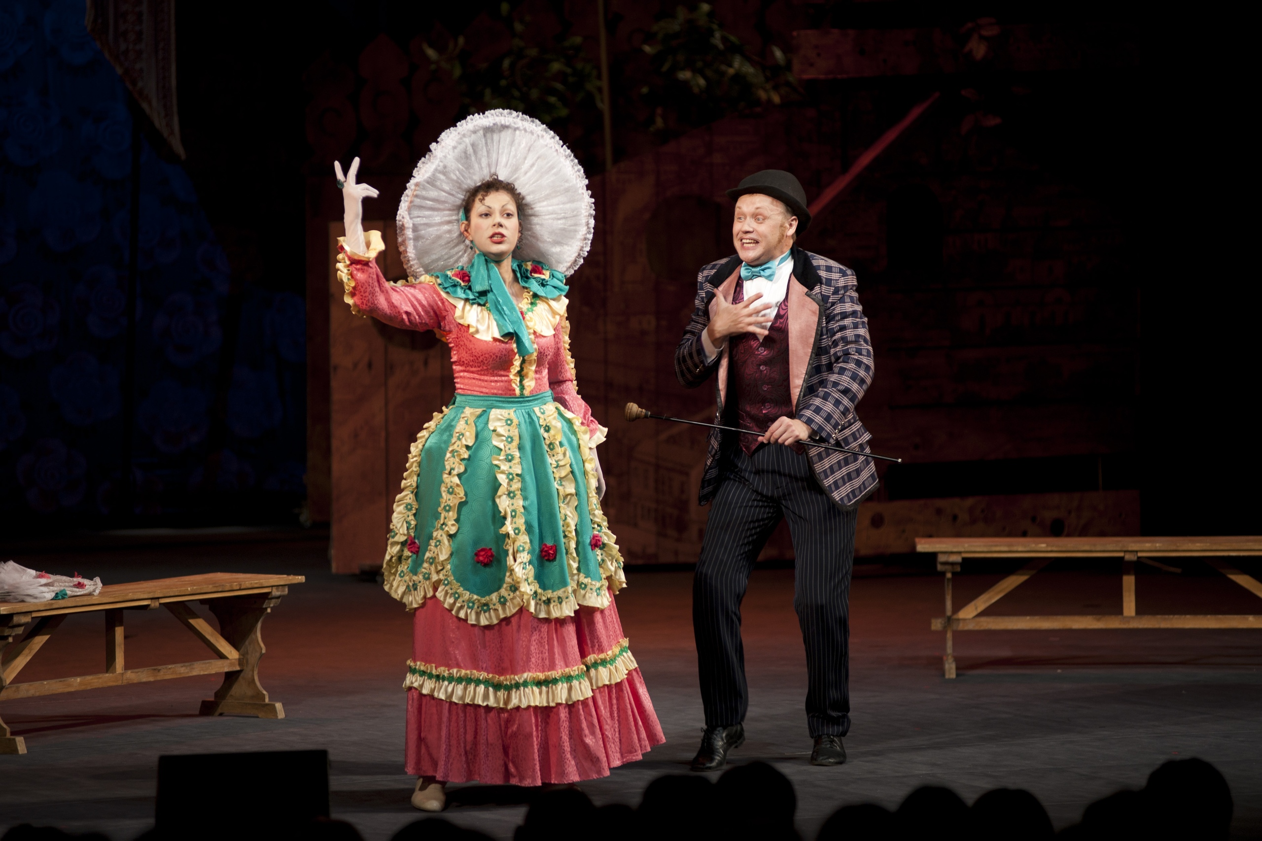 

Билеты на За двумя зайцами (Галёрка)