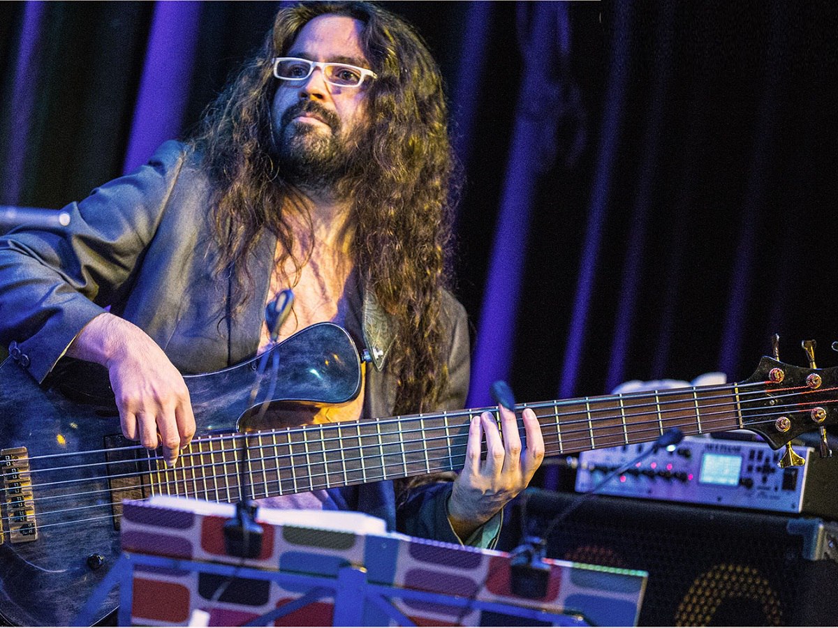 

Билеты на Кристиан Галвес и его трио (Универ-студия)