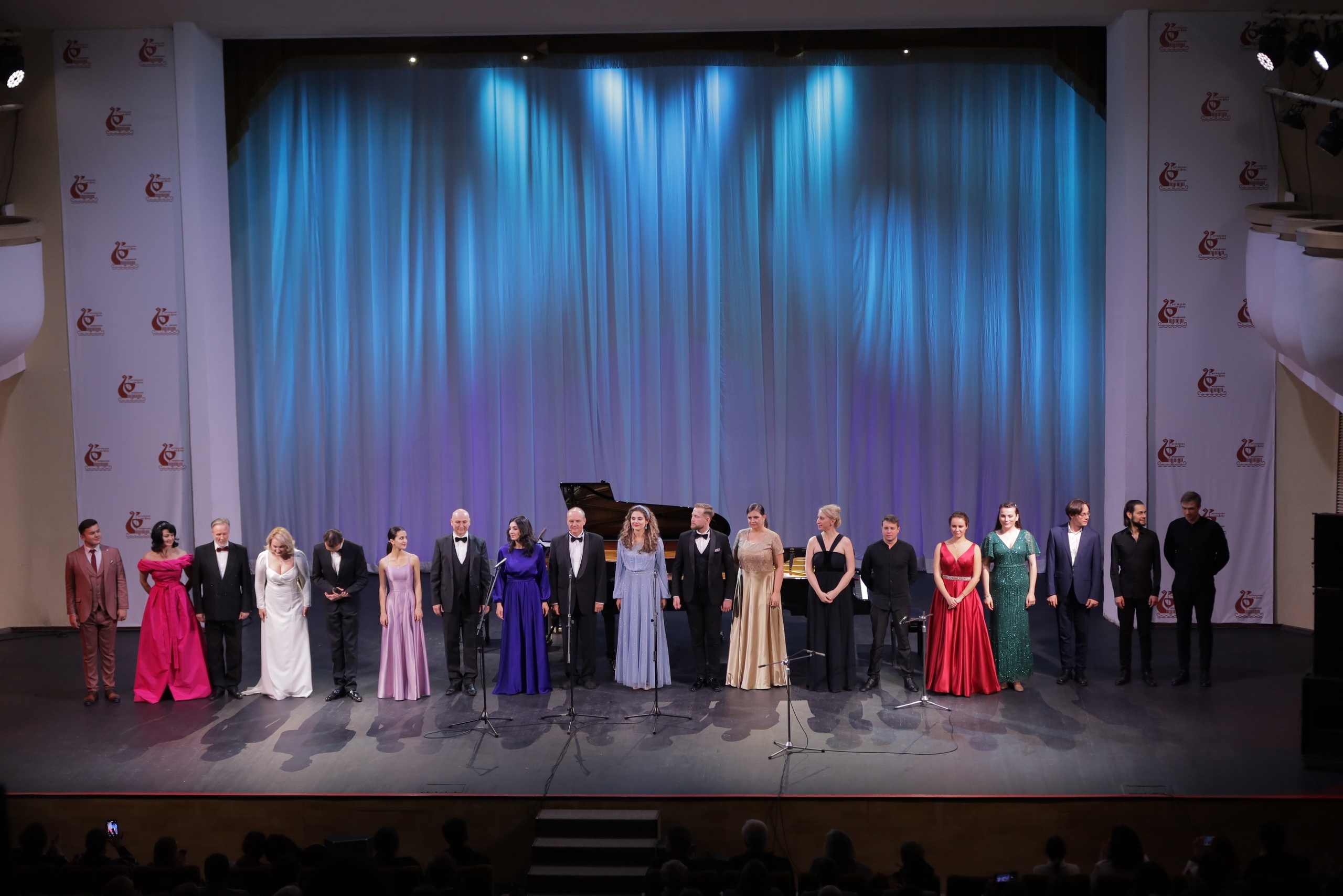 

Билеты на Классик-концерт. Между прошлым и будущим… (Филармония)